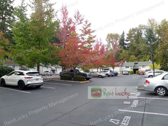 Building Photo - Cute & Updated 1-Bedroom Condo in Convenie... Unit H-6