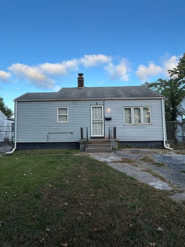 Building Photo - RENT THIS 2 BEDROOM ON A QUIET BLOCK!