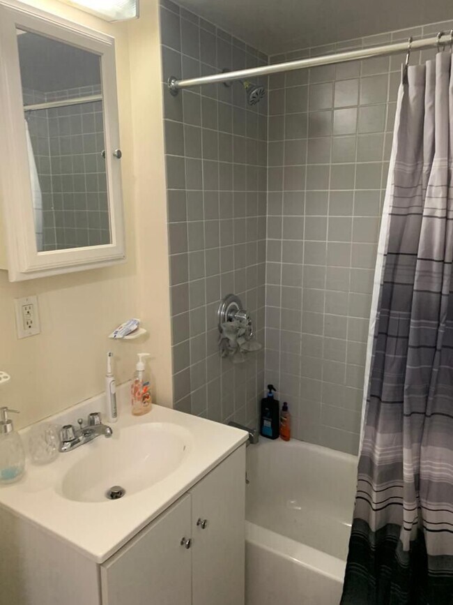 Photo - 315 E Mt Eden Ave Unit Apt 3