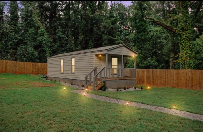 Building Photo - 1698 Beechwood Blvd SW Rental