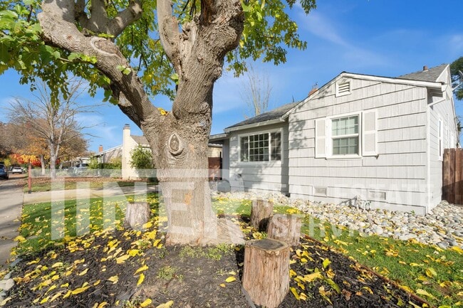 Photo - 4739 61st St