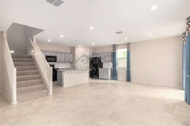 Photo - 55 E Constitution Dr