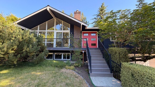 Photo - Spacious 4BR Bellevue Home with A/C, Office & Private Yard Near Microsoft
