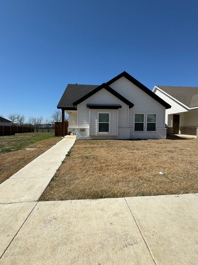 Photo - Coming soon! Darling 3/2/2 Fireplace - Walk in Shower - commuter friendly