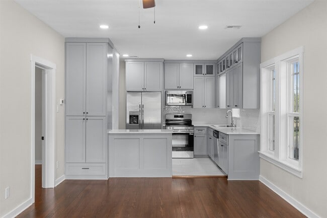 Building Photo - 307 E Academy St