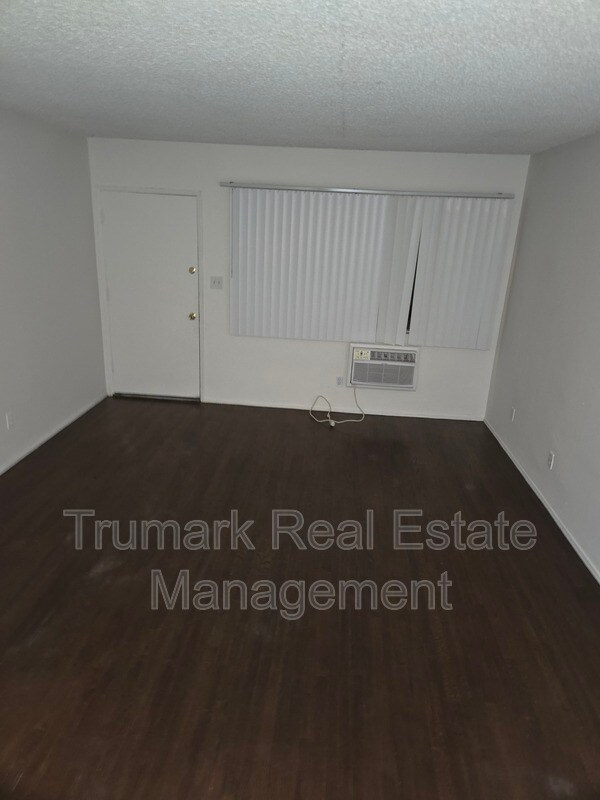 4335-4337 Toland Way