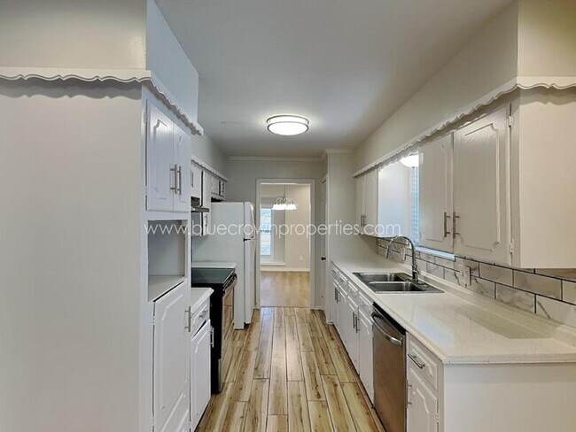 Photo - 5928 Fox Hill Ln