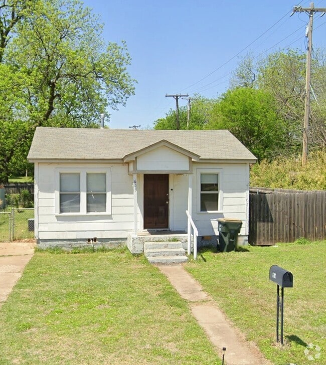 Building Photo - 605 N 4th St Rental