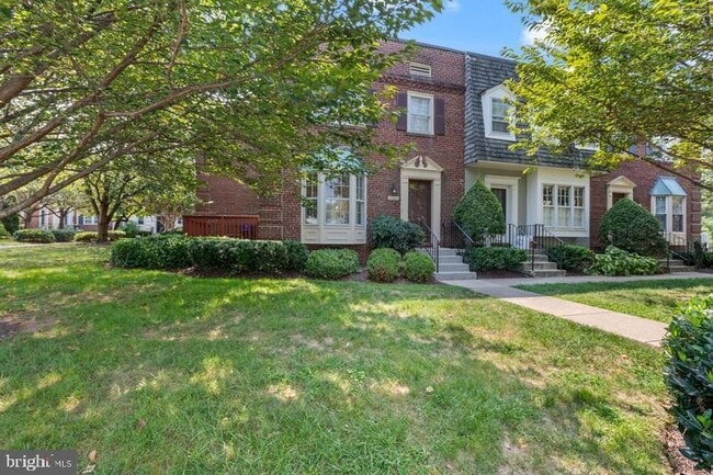 Photo - 4882 Chevy Chase Dr Townhome