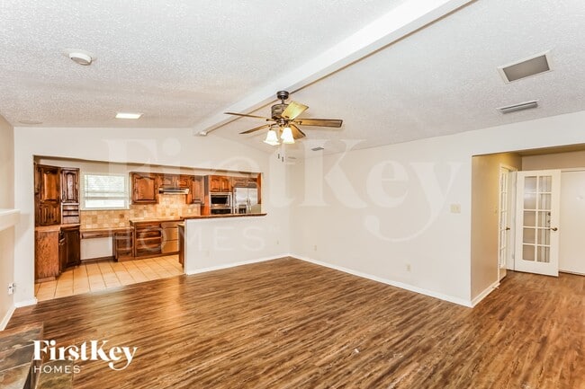 2012 Garden Oaks Dr