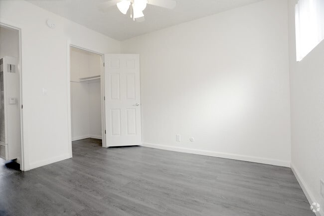 1BR, 1BA - 525 SF