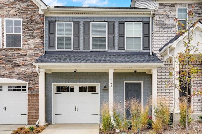 Building Photo - AVAILABLE JULY 1ST. 3 BD 2 1/2 BATH NEW TO... Rental