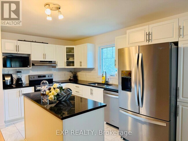 Photo - 73 Darquise St