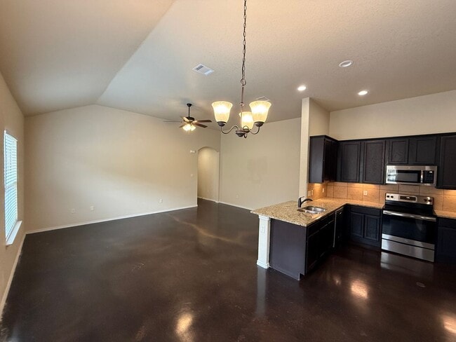 Photo - 108 Stacy Ln