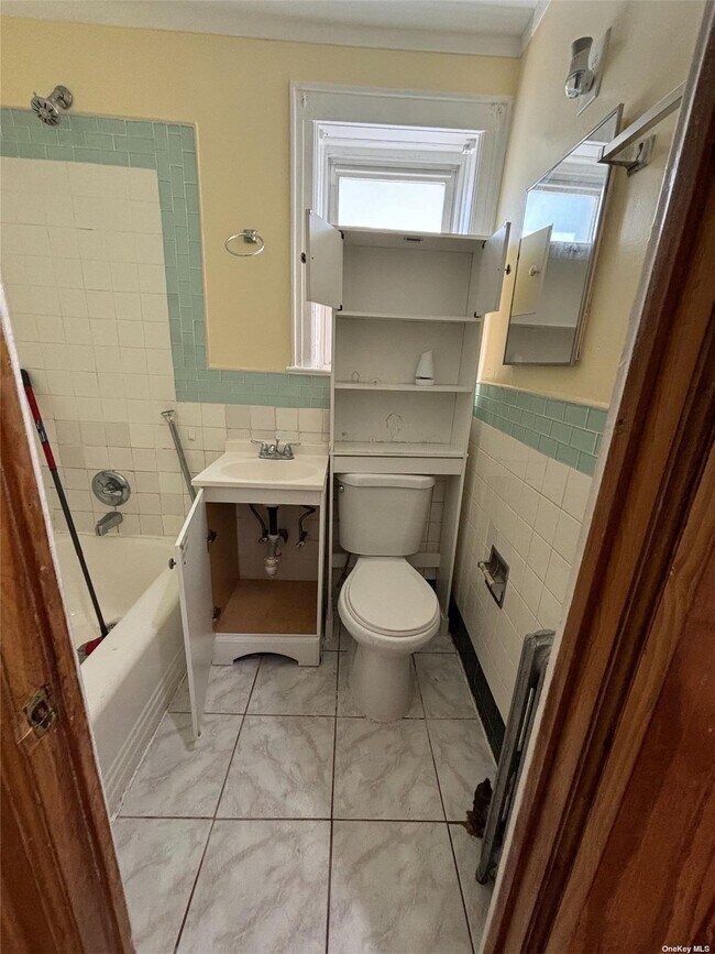 Photo - 204-16 109th Ave