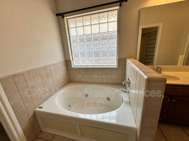 Photo - 1045 SW 128th St