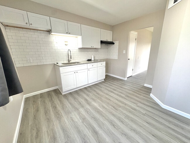 Building Photo - 24833 Lauren Ave