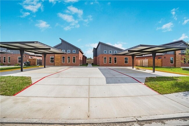 Building Photo - 10 Hidden Hls St Unit 4