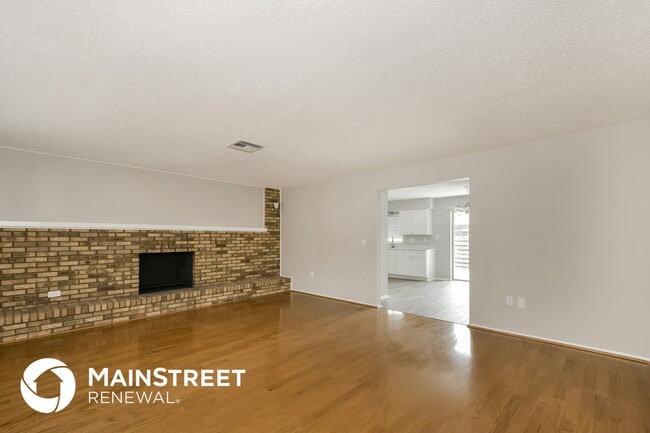 Photo - 4715 Almanza Ave