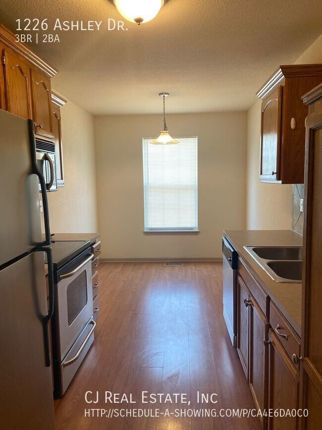 Photo - 1226 NW Ashley Dr