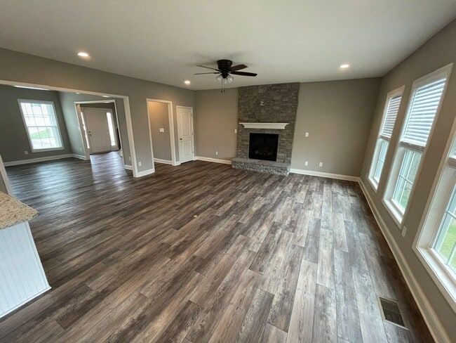 Photo - Large Home For Rent East Louisville