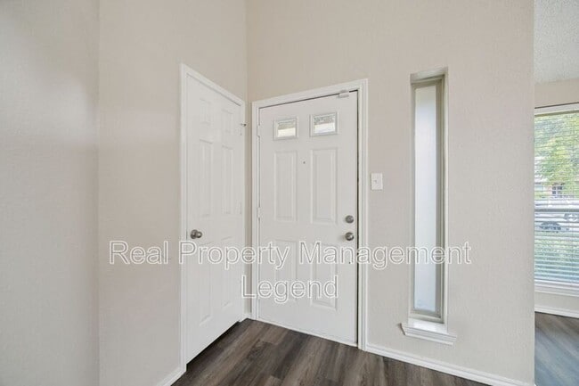 Photo - 817 Sewell Dr