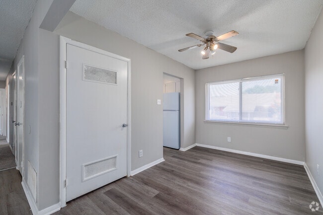 3BR, 2BA - 1,040SF - Dining Room