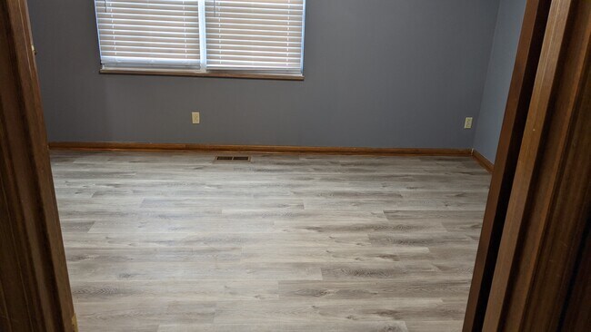 One of the split bedroom - 113 Templeton Rd Unidad 8