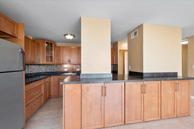 Photo - 5701 N Sheridan Rd