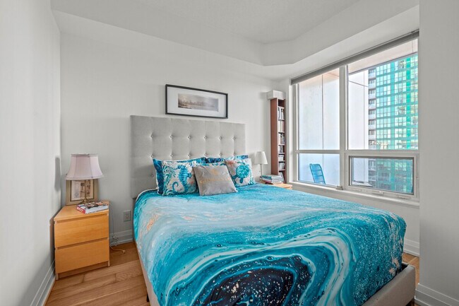 Photo - 15 Poyntz Ave Unit ID1345976P