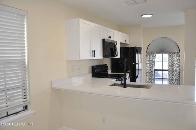 Photo - 2074 2nd St S