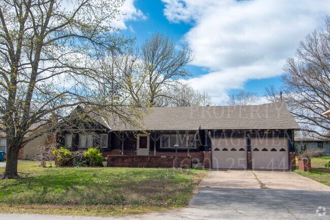 Building Photo - 3 Bedroom 2 Bath Rental