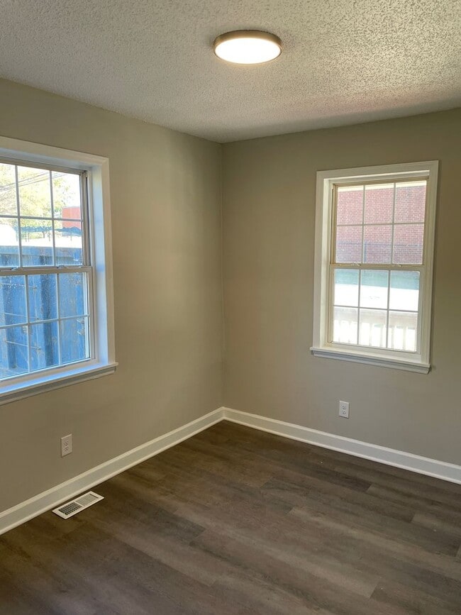 Photo - 645 W Northwest Blvd