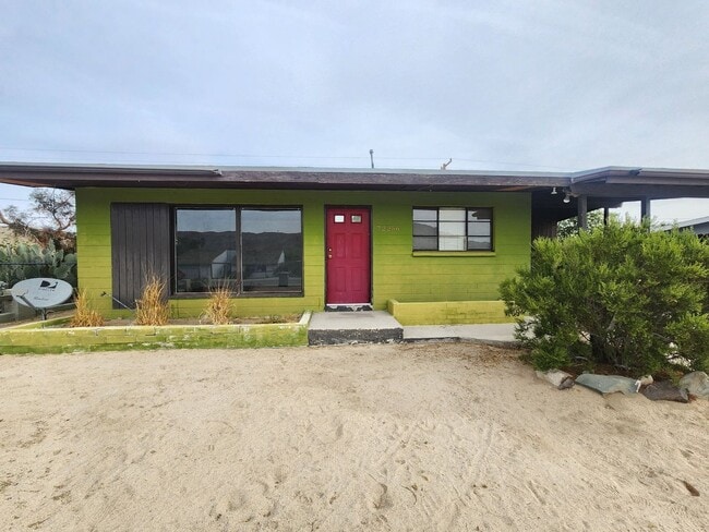 Building Photo - Two Bedroom in Chocolate Drop!