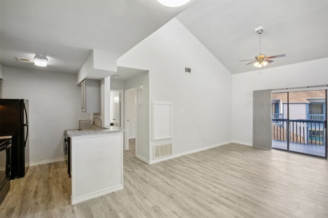 Building Photo - 13155 Walden Rd Unit 212