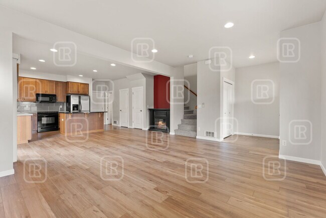 Photo - 1840 N Willamette Rd