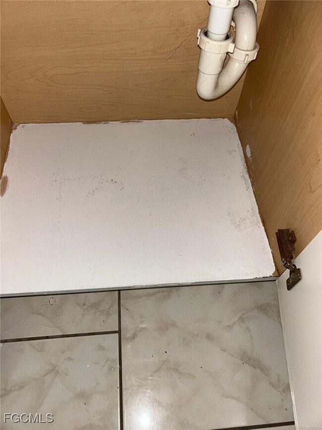 Building Photo - 2845 Winkler Ave Unit 310