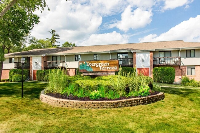 Building Photo - RENOVATED Lower 1 Bedroom 1 Bathroom Apartment Available Unit 35