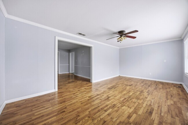 Photo - 365 Power Ave