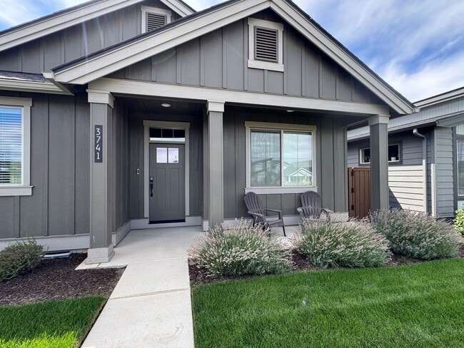 Photo - 3741 NE Petrosa Ave