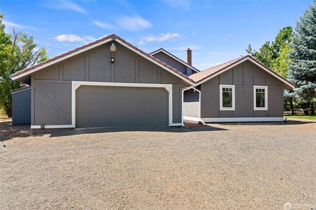 Building Photo - Distinctive Home with Resort Amenities