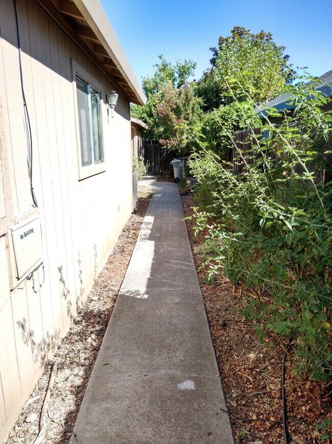 Photo - 615 Oriole Ave