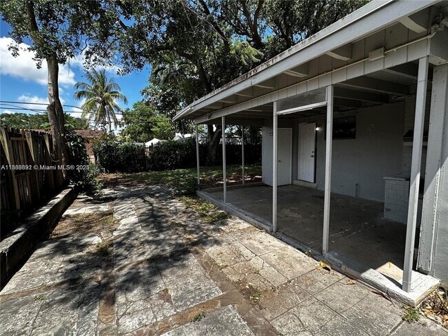 Building Photo - 31 NE 195th St Rental