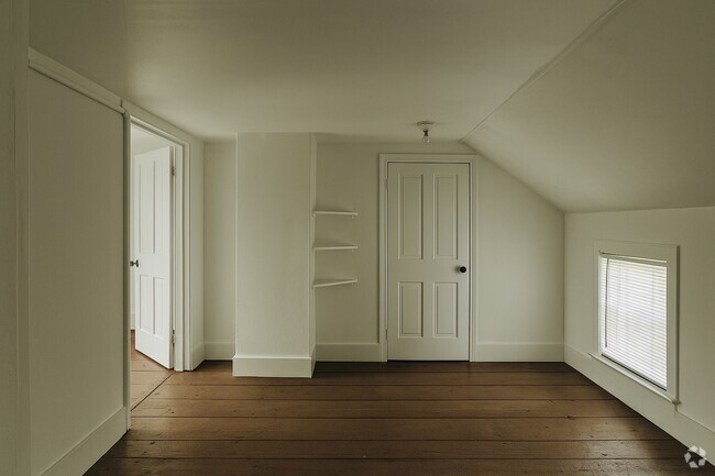 Building Photo - 40 High St Unit 40N Rental