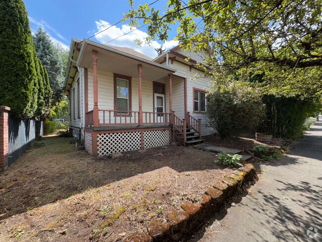 Building Photo - 3 Bedroom, 1 Bathroom Brooklyn Home