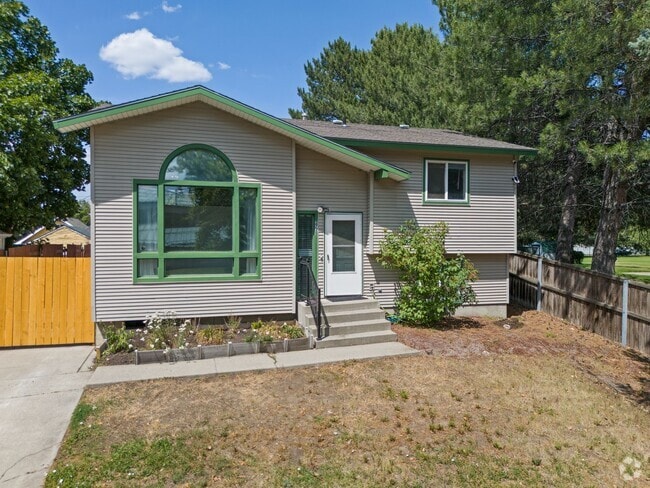 Building Photo - 2721 E Longfellow Ave Rental