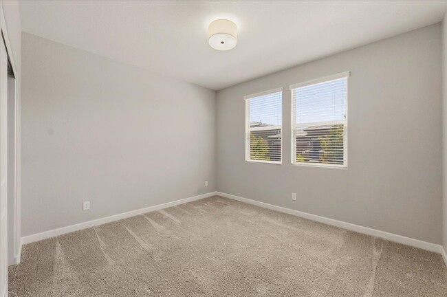 Photo - 808 Elmstone Pl