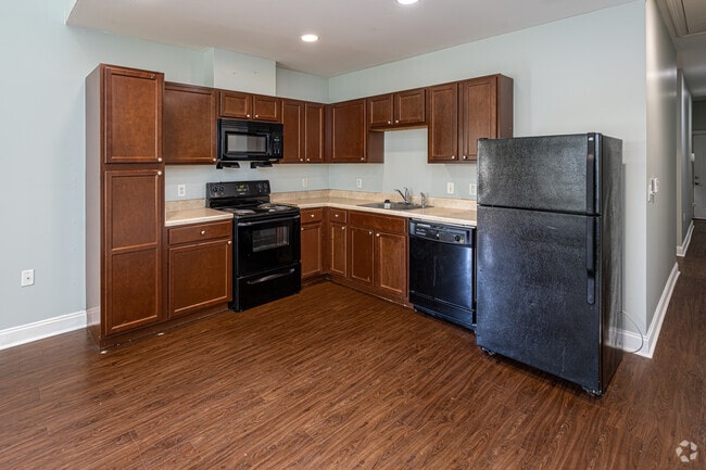 2BR, 2BA - 870 SF - Kitchen