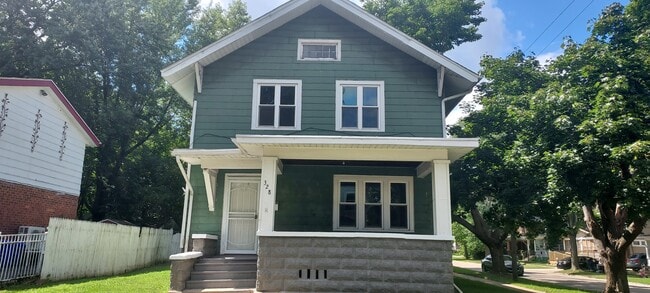 Building Photo - 328 Royal Ave Rental