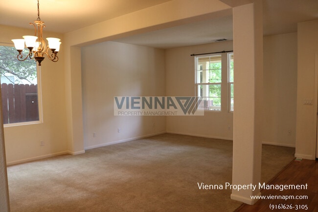 Photo - Spacious 4 Bedroom Home in Desirable Neighborhood